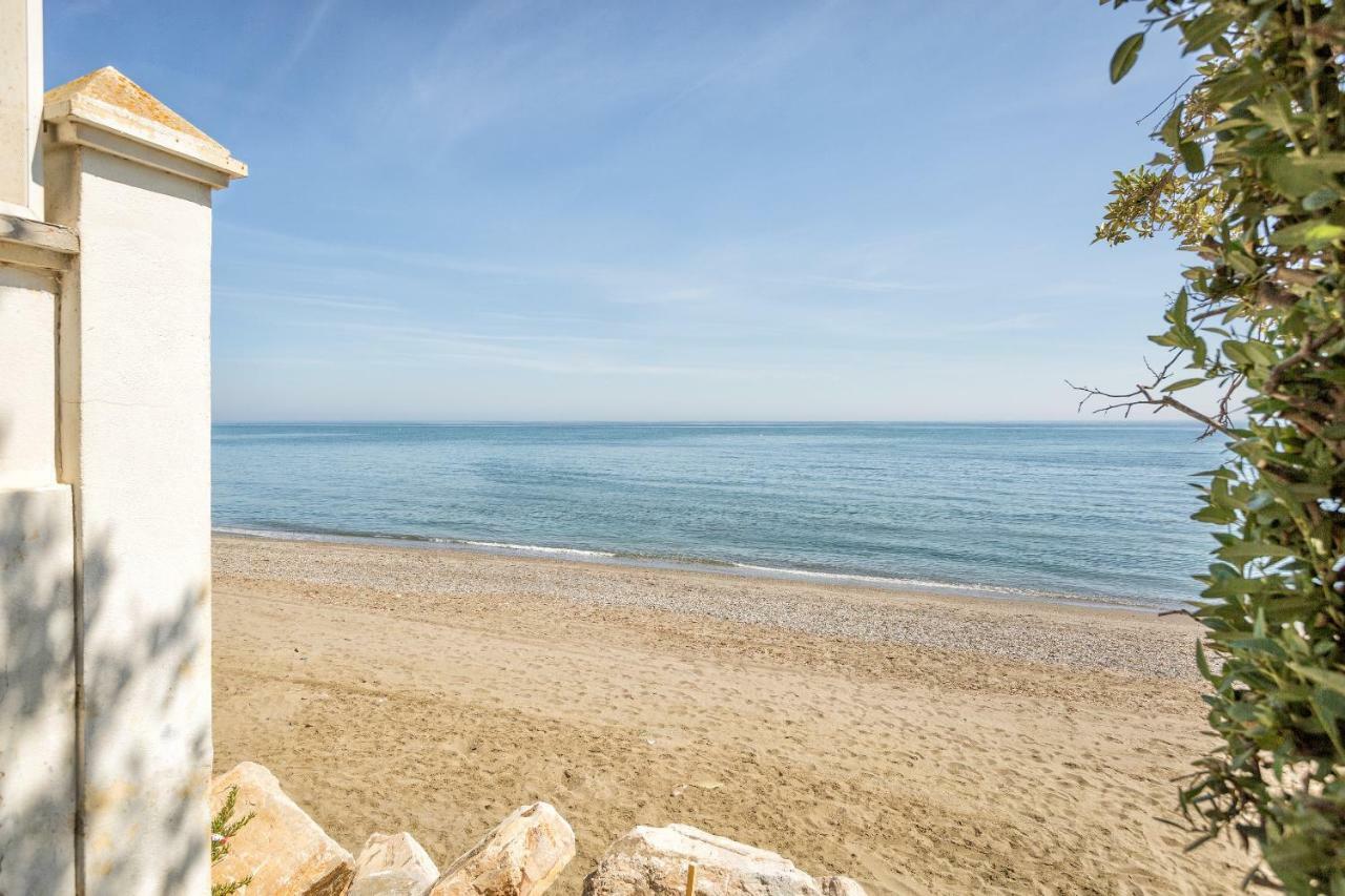 Beachside Cosy Apartment With Pool Естепона Екстериор снимка