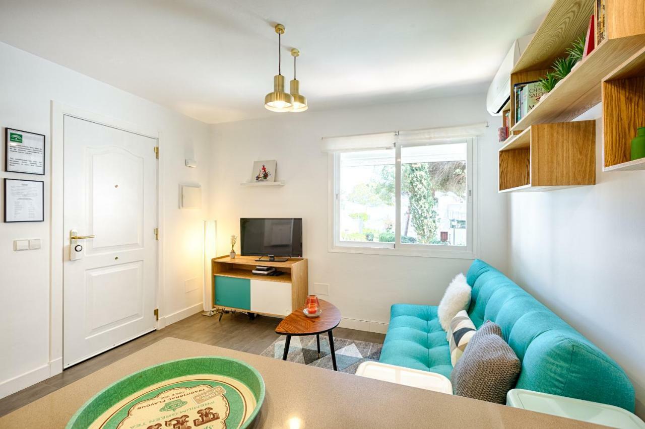 Beachside Cosy Apartment With Pool Естепона Екстериор снимка